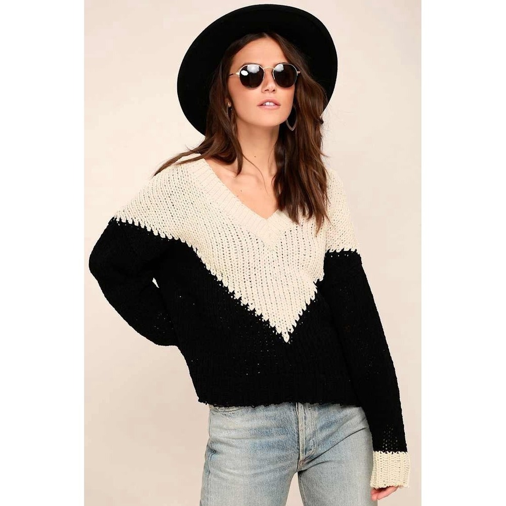 Moon River Powell Sweater XS Black Cream Colorblock Knit V Neck NWT